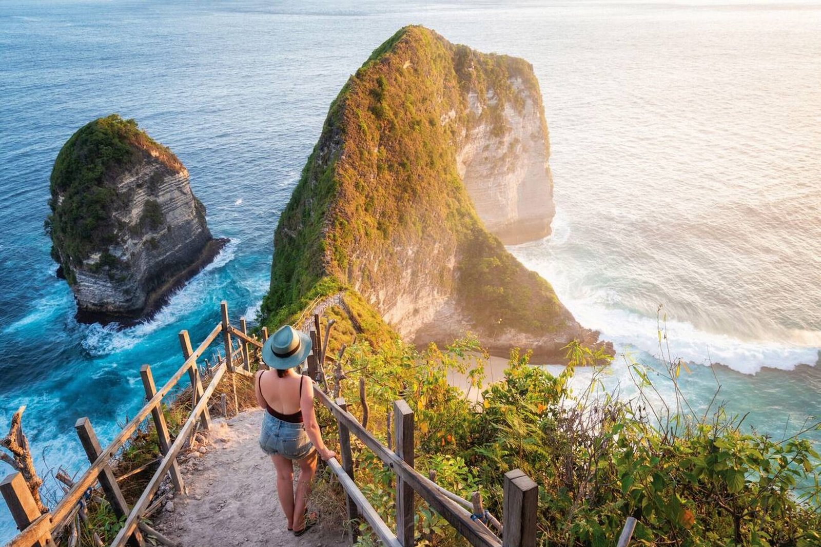 Stunning view of Kelingking Beach on Nusa Penida, Bali.