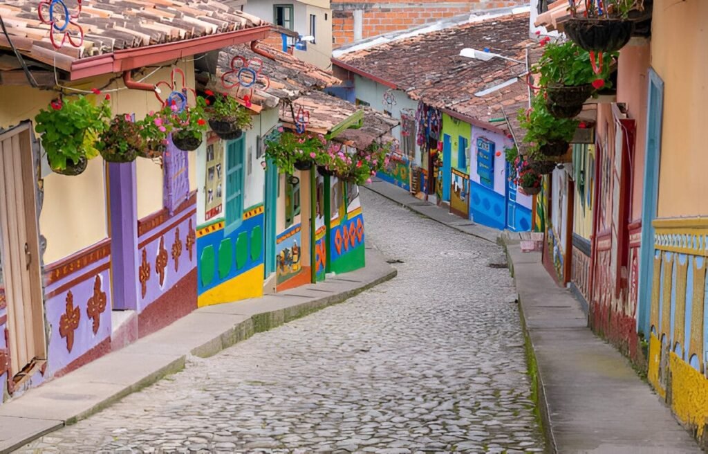 Comuna 13’s colorful murals in Medellín